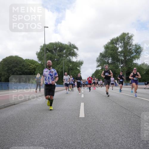 29.06.2025 - hella hamburg halbmarathon Luisa Fischer http://msf.ph/oto/8461085 29.06.2025 10:39:00 Kennedybrücke 16311, 11979, 17186, 1336, 2412, 2827, 4413, 8947 meine-sportfotos.de