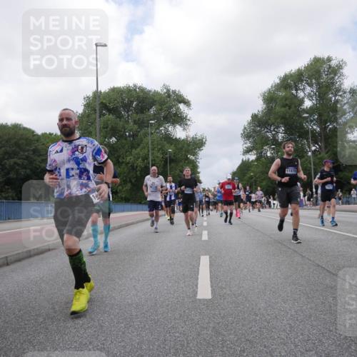 29.06.2025 - hella hamburg halbmarathon Luisa Fischer http://msf.ph/oto/8461099 29.06.2025 10:39:00 Kennedybrücke 21, 12625, 18524, 11979, 18292, 7186, 1336, 2412, 2827, 4413, 8947 meine-sportfotos.de