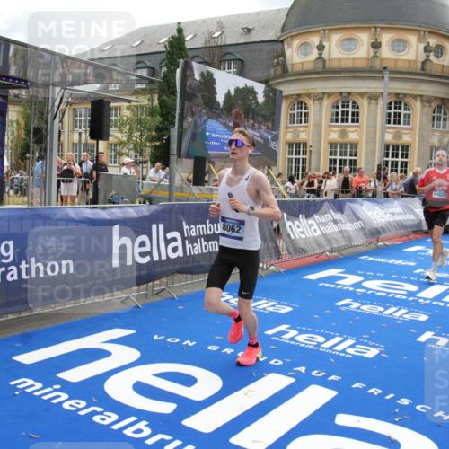 29.06.2025 - hella hamburg halbmarathon Michael Strokosch http://msf.ph/oto/8461113 29.06.2025 10:32:50 Ziel 7965, 8062, 12987, 13686, 14028, 15054, 16425, 17117, 17151, 18687 meine-sportfotos.de