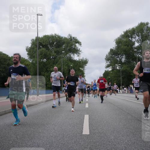 29.06.2025 - hella hamburg halbmarathon Luisa Fischer http://msf.ph/oto/8461147 29.06.2025 10:39:01 Kennedybrücke 21, 1786, 12625, 18524, 173, 2827, 11979, 4413, 8947, 1857, 1336, 2412, 2827, 4413, 8947, 10047 meine-sportfotos.de