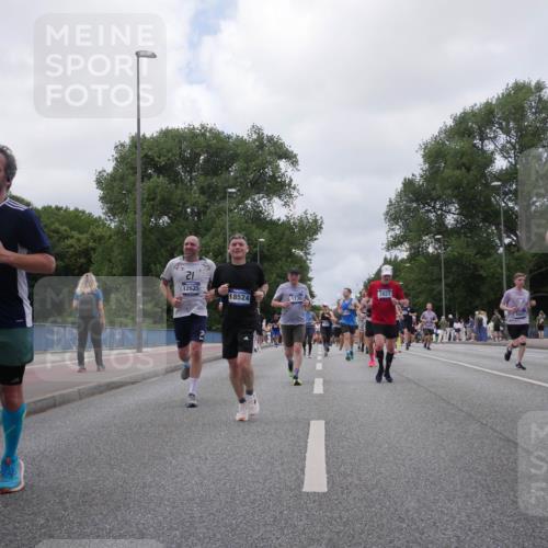 29.06.2025 - hella hamburg halbmarathon Luisa Fischer http://msf.ph/oto/8461162 29.06.2025 10:39:02 Kennedybrücke 17, 21, 12625, 2, 2827, 18524, 1730, 8947, 11979, 1336, 2827, 4413, 7275, 8947, 10047 meine-sportfotos.de
