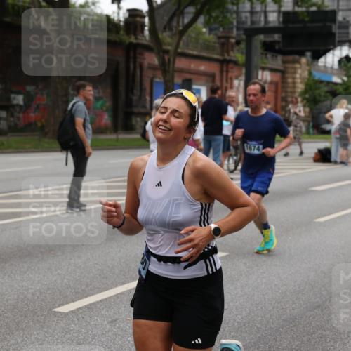 29.06.2025 - hella hamburg halbmarathon Yannick Fuchs http://msf.ph/oto/8461180 29.06.2025 10:56:45 20KM 1114, 1194, 1212, 1420, 1427, 1432, 1531, 1674, 1851, 2447, 2683, 2911, 3001, 3740, 4389, 4511, 6311, 6602, 6752, 7453, 7869, 8045, 8068, 8624, 8730, 9306, 11180, 11310, 12008, 12286, 12571, 12978, 13874, 13939, 14348, 14677, 14917, 16654, 16688, 17096, 17119, 17142, 18382, 18530 meine-sportfotos.de