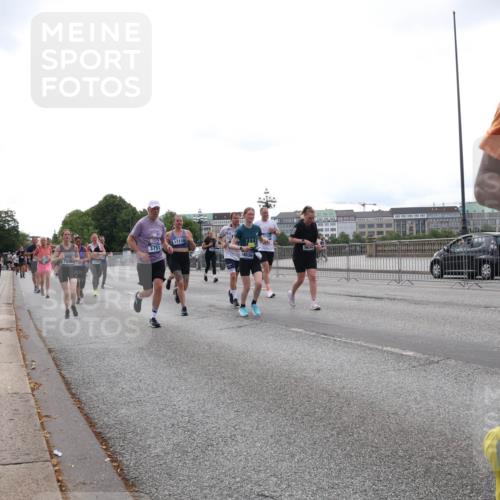 29.06.2025 - hella hamburg halbmarathon Lena Gebhardt http://msf.ph/oto/8461209 29.06.2025 10:31:57 Lombardsbrücke 17118, 3751, 14536, 26, 1235, 1311, 1373, 1844, 1879, 1987, 2349, 2384, 2672, 2831, 2832, 2943, 3022, 3221, 3239, 3358, 3396, 3397, 3424, 3571, 3681, 3751, 3752, 3822, 4314, 4605, 4877, 4924, 4953, 5156, 5165, 5496, 5601, 5658, 5743, 5965, 6160, 6218, 6252, 6546, 6573, 6640, 6718, 6727, 7135, 7239, 7295, 7334, 7344, 7535, 7570, 7695, 7789, 7816, 7898, 8304, 8538, 8620, 8806, 9078, 9104, 9183, 9478, 9812, 9883, 10240, 13724, 17404, 17517 meine-sportfotos.de