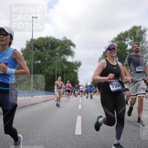 29.06.2025 - hella hamburg halbmarathon Luisa Fischer http://msf.ph/oto/8461262 29.06.2025 10:39:09 Kennedybrücke 97, 7304, 16570, 15281, 1336, 1717, 2352, 2588, 5012, 5531, 6021, 6381, 6845, 7111, 7275, 8356, 8947, 10047, 10567 meine-sportfotos.de