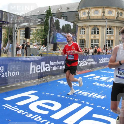29.06.2025 - hella hamburg halbmarathon Michael Strokosch http://msf.ph/oto/8461267 29.06.2025 10:32:51 Ziel 6358, 7965, 8062, 13686, 14028, 15054, 16425, 17151, 18687 meine-sportfotos.de