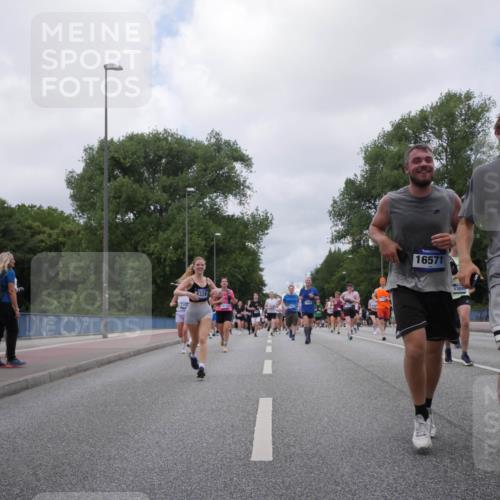 29.06.2025 - hella hamburg halbmarathon Luisa Fischer http://msf.ph/oto/8461285 29.06.2025 10:39:09 Kennedybrücke 4326, 16571, 1389, 16, 1336, 1717, 2352, 2588, 5012, 5531, 6021, 6381, 6845, 7111, 7275, 8356, 8947, 10047, 10567 meine-sportfotos.de