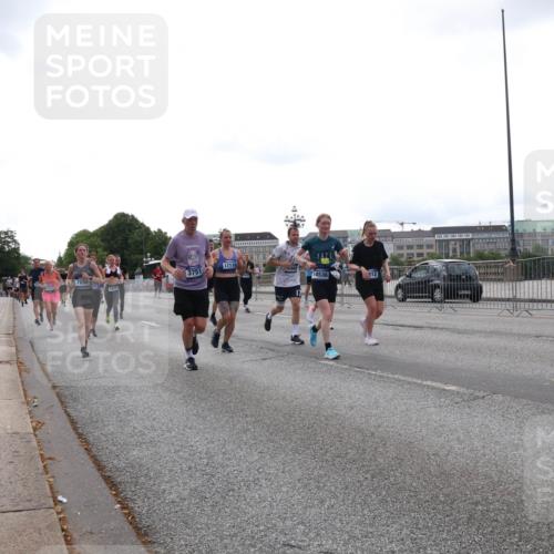 29.06.2025 - hella hamburg halbmarathon Lena Gebhardt http://msf.ph/oto/8461286 29.06.2025 10:31:57 Lombardsbrücke 17118, 3751, 14536, 7898, 1235, 1311, 1373, 1844, 1879, 1987, 2349, 2384, 2672, 2831, 2832, 2943, 3022, 3221, 3239, 3358, 3396, 3397, 3424, 3571, 3681, 3751, 3752, 3822, 4314, 4605, 4877, 4924, 4953, 5156, 5165, 5496, 5601, 5658, 5743, 5965, 6160, 6218, 6252, 6546, 6573, 6640, 6718, 6727, 7135, 7239, 7295, 7334, 7344, 7535, 7570, 7695, 7789, 7816, 7898, 8304, 8538, 8620, 8806, 9078, 9104, 9183, 9478, 9812, 9883, 10240, 13724, 17404, 17517 meine-sportfotos.de