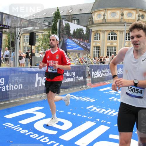 29.06.2025 - hella hamburg halbmarathon Michael Strokosch http://msf.ph/oto/8461303 29.06.2025 10:32:52 Ziel 4749, 6358, 8062, 10453, 13686, 14028, 15054, 16425, 18687 meine-sportfotos.de