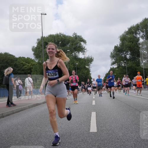 29.06.2025 - hella hamburg halbmarathon Luisa Fischer http://msf.ph/oto/8461361 29.06.2025 10:39:11 Kennedybrücke 4326, 18541, 8356, 6845, 1717, 101, 1036, 1336, 1717, 2352, 2588, 3741, 5012, 5531, 6021, 6381, 6845, 7111, 7275, 7927, 8356, 10047, 10119, 10567 meine-sportfotos.de
