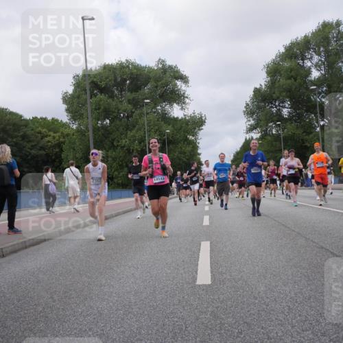 29.06.2025 - hella hamburg halbmarathon Luisa Fischer http://msf.ph/oto/8461393 29.06.2025 10:39:12 Kennedybrücke 2352, 18541, 6845, 10567, 1717, 5831, 8356, 1036, 1336, 1717, 2352, 2588, 3741, 5012, 5531, 6021, 6381, 6845, 6896, 7111, 7275, 7927, 8356, 10047, 10119, 10567 meine-sportfotos.de