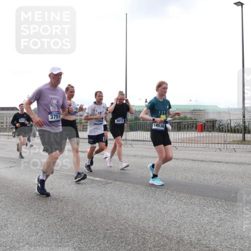 29.06.2025 - hella hamburg halbmarathon Lena Gebhardt http://msf.ph/oto/8461398 29.06.2025 10:31:58 Lombardsbrücke 7898, 12319, 3751, 118, 12663, 12, 9812, 14536, 1235, 1311, 1373, 1844, 1879, 1987, 2349, 2384, 2672, 2831, 2832, 2943, 3022, 3221, 3239, 3358, 3396, 3397, 3424, 3571, 3681, 3751, 3752, 3822, 4314, 4605, 4877, 4924, 4953, 5156, 5165, 5496, 5601, 5658, 5743, 5965, 6160, 6218, 6252, 6546, 6573, 6640, 6718, 6727, 7135, 7239, 7295, 7334, 7344, 7535, 7570, 7695, 7789, 7816, 7898, 8175, 8304, 8538, 8620, 8806, 9078, 9104, 9183, 9478, 9812, 9883, 10240, 13724, 17404, 17517 meine-sportfotos.de