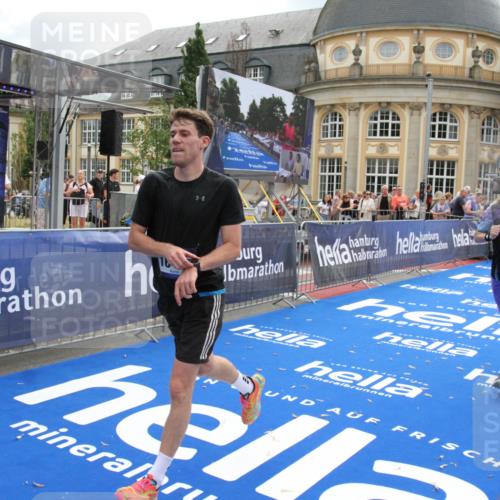 29.06.2025 - hella hamburg halbmarathon Michael Strokosch http://msf.ph/oto/8461493 29.06.2025 10:32:56 Ziel 4463, 4749, 6358, 10453, 12290, 13686, 16425, 18687, 19059 meine-sportfotos.de