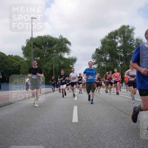 29.06.2025 - hella hamburg halbmarathon Luisa Fischer http://msf.ph/oto/8461504 29.06.2025 10:39:15 Kennedybrücke 11646, 6845, 7140, 5531, 10567, 11, 717, 1036, 1717, 2352, 2588, 3741, 5012, 5240, 5531, 6021, 6381, 6845, 6896, 7111, 7275, 7927, 8356, 10119, 10336, 10341, 10567 meine-sportfotos.de