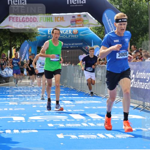 29.06.2025 - hella hamburg halbmarathon Strokosch-Dieckow http://msf.ph/oto/8461536 29.06.2025 10:34:15 Ziel 1002, 1080, 3005, 7884, 7901, 14784, 16417, 18906 meine-sportfotos.de