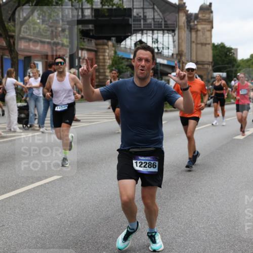 29.06.2025 - hella hamburg halbmarathon Yannick Fuchs http://msf.ph/oto/8461555 29.06.2025 10:56:49 20KM 1114, 1194, 1212, 1420, 1427, 1531, 1674, 1851, 2447, 2582, 2683, 2911, 3001, 3182, 3248, 3625, 3740, 4389, 4511, 5763, 6311, 6602, 6752, 6966, 7453, 7869, 8068, 8721, 8730, 9306, 11180, 11310, 12004, 12008, 12286, 12571, 12836, 12978, 13739, 13874, 13939, 14348, 14677, 14917, 16688, 17096, 17119, 17142, 17818, 18382, 18530 meine-sportfotos.de