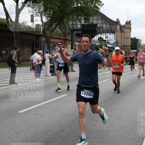 29.06.2025 - hella hamburg halbmarathon Yannick Fuchs http://msf.ph/oto/8461656 29.06.2025 10:56:49 20KM 1114, 1194, 1212, 1420, 1427, 1531, 1674, 1851, 2447, 2582, 2683, 2911, 3001, 3182, 3248, 3625, 3740, 4389, 4511, 5763, 6311, 6602, 6752, 6966, 7453, 7869, 8068, 8721, 8730, 9306, 11180, 11310, 12004, 12008, 12286, 12571, 12836, 12978, 13739, 13874, 13939, 14348, 14677, 14917, 16688, 17096, 17119, 17142, 17818, 18382, 18530 meine-sportfotos.de