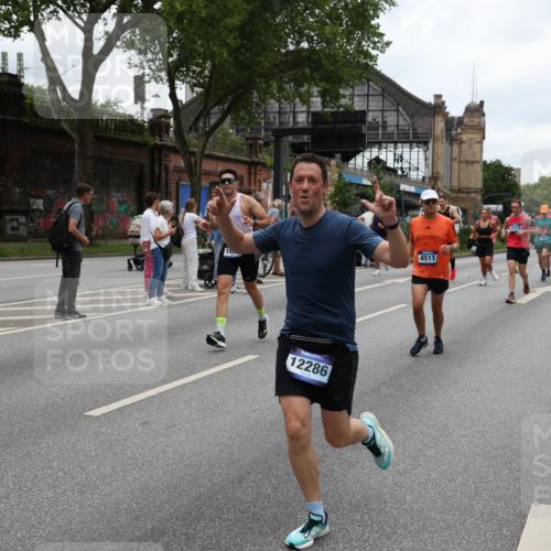 29.06.2025 - hella hamburg halbmarathon Yannick Fuchs http://msf.ph/oto/8461682 29.06.2025 10:56:49 20KM 1114, 1194, 1212, 1420, 1427, 1531, 1674, 1851, 2447, 2582, 2683, 2911, 3001, 3182, 3248, 3625, 3740, 4389, 4511, 5763, 6311, 6602, 6752, 6966, 7453, 7869, 8068, 8721, 8730, 9306, 11180, 11310, 12004, 12008, 12286, 12571, 12836, 12978, 13739, 13874, 13939, 14348, 14677, 14917, 16688, 17096, 17119, 17142, 17818, 18382, 18530 meine-sportfotos.de