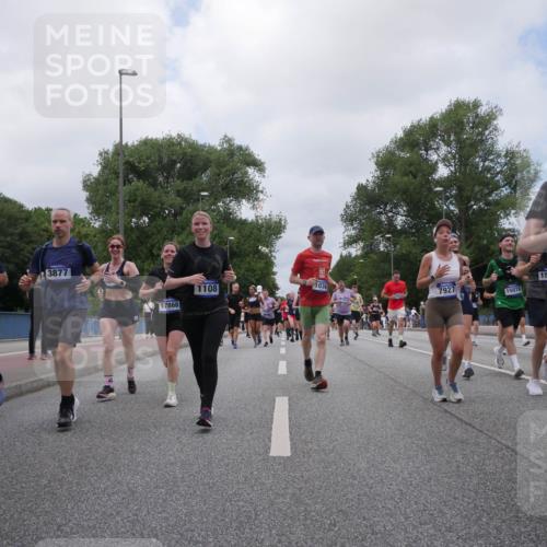 29.06.2025 - hella hamburg halbmarathon Luisa Fischer http://msf.ph/oto/8461714 29.06.2025 10:39:20 Kennedybrücke 3877, 7382, 1108, 17868, 1036, 7927, 15078, 15, 13505, 5827, 1036, 1102, 1183, 1284, 1717, 3243, 3741, 3990, 4902, 5012, 5240, 5531, 6021, 6381, 6845, 6896, 7927, 10119, 10336, 10341 meine-sportfotos.de