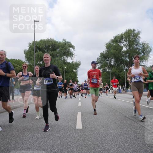 29.06.2025 - hella hamburg halbmarathon Luisa Fischer http://msf.ph/oto/8461726 29.06.2025 10:39:21 Kennedybrücke 8688, 17868, 1108, 1036, 7927, 15078, 15830, 1036, 1102, 1183, 1284, 3243, 3741, 3990, 4902, 4937, 5012, 5240, 6021, 6381, 6896, 7927, 10119, 10336, 10341 meine-sportfotos.de