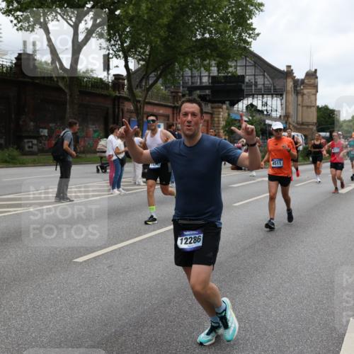 29.06.2025 - hella hamburg halbmarathon Yannick Fuchs http://msf.ph/oto/8461734 29.06.2025 10:56:50 20KM 1114, 1126, 1194, 1212, 1420, 1427, 1531, 1674, 1851, 2447, 2582, 2683, 2911, 3001, 3182, 3248, 3625, 3740, 4389, 4511, 5763, 6311, 6602, 6752, 6966, 7453, 7869, 8068, 8176, 8721, 8730, 9306, 11180, 11310, 12004, 12008, 12286, 12571, 12836, 12978, 13739, 13874, 13939, 14348, 14677, 14917, 16688, 17096, 17119, 17142, 17818, 18382, 18530 meine-sportfotos.de