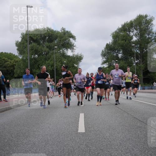 29.06.2025 - hella hamburg halbmarathon Luisa Fischer http://msf.ph/oto/8461844 29.06.2025 10:39:24 Kennedybrücke 164, 12165, 4798, 324, 17935, 183, 1284, 1243, 1851, 1036, 1102, 1183, 1284, 3243, 3990, 4902, 4937, 5240, 6896, 7927, 10336, 10341 meine-sportfotos.de
