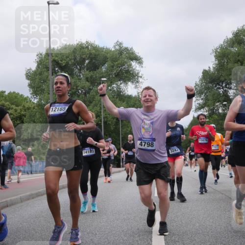 29.06.2025 - hella hamburg halbmarathon Luisa Fischer http://msf.ph/oto/8461901 29.06.2025 10:39:26 Kennedybrücke 12165, 14189, 15617, 4798, 3243, 15676, 17873, 935, 1102, 1183, 1284, 3243, 3990, 4902, 4937, 5240, 5246, 9295, 10336, 10341 meine-sportfotos.de