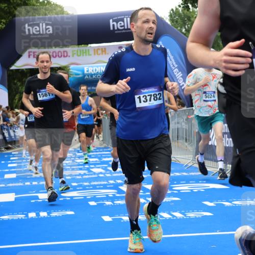 29.06.2025 - hella hamburg halbmarathon Strokosch-Dieckow http://msf.ph/oto/8461908 29.06.2025 10:47:20 Ziel 51, 1012, 2274, 2839, 2864, 2869, 5024, 5532, 5650, 6134, 6168, 6203, 8693, 9305, 10208, 10211, 10423, 11077, 11491, 11518, 13672, 13782, 14722, 15350, 15611, 15923, 16089, 16286, 16819, 18758, 18856, 18974 meine-sportfotos.de