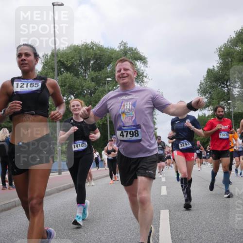 29.06.2025 - hella hamburg halbmarathon Luisa Fischer http://msf.ph/oto/8461914 29.06.2025 10:39:27 Kennedybrücke 12165, 14189, 4798, 152, 48, 3243, 15676, 912, 1183, 1102, 1183, 1284, 3243, 3990, 4902, 4937, 5246, 9295, 10336, 10341 meine-sportfotos.de