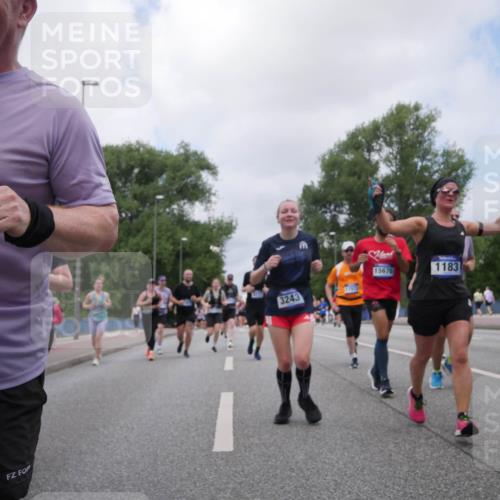 29.06.2025 - hella hamburg halbmarathon Luisa Fischer http://msf.ph/oto/8461945 29.06.2025 10:39:28 Kennedybrücke 8, 3243, 15676, 1183, 1102, 1183, 1284, 3243, 3990, 4902, 4937, 5246, 9229, 9295 meine-sportfotos.de