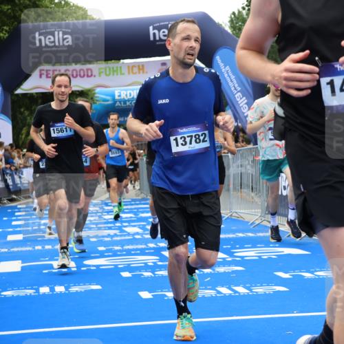 29.06.2025 - hella hamburg halbmarathon Strokosch-Dieckow http://msf.ph/oto/8461965 29.06.2025 10:47:20 Ziel 51, 1012, 2274, 2839, 2864, 2869, 5024, 5532, 5650, 6134, 6168, 6203, 8693, 9305, 10208, 10211, 10423, 11077, 11491, 11518, 13672, 13782, 14722, 15350, 15611, 15923, 16089, 16286, 16819, 18758, 18856, 18974 meine-sportfotos.de