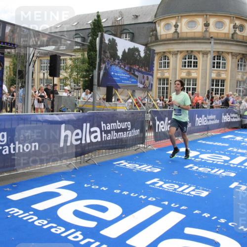 29.06.2025 - hella hamburg halbmarathon Michael Strokosch http://msf.ph/oto/8462023 29.06.2025 10:33:06 Ziel 11169, 14276, 17802, 18679 meine-sportfotos.de