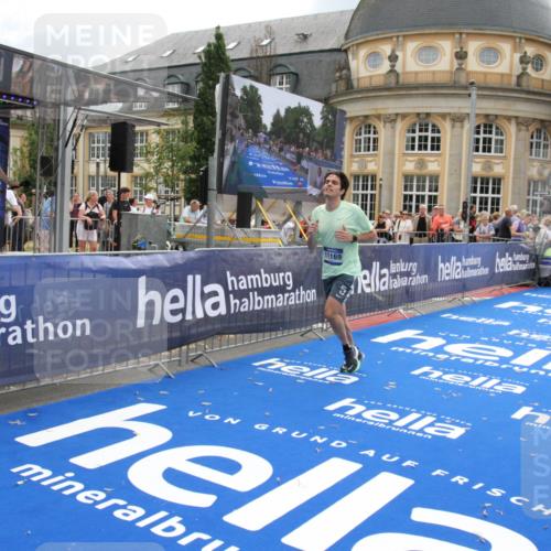 29.06.2025 - hella hamburg halbmarathon Michael Strokosch http://msf.ph/oto/8462040 29.06.2025 10:33:07 Ziel 11169, 14276, 17802, 18679 meine-sportfotos.de