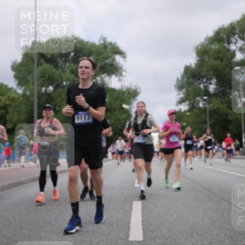 29.06.2025 - hella hamburg halbmarathon Luisa Fischer http://msf.ph/oto/8462048 29.06.2025 10:39:30 Kennedybrücke 9117, 1102, 1183, 1284, 3243, 4937, 5246, 5919, 9229, 9295, 9694, 9701 meine-sportfotos.de