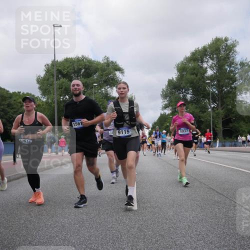 29.06.2025 - hella hamburg halbmarathon Luisa Fischer http://msf.ph/oto/8462088 29.06.2025 10:39:31 Kennedybrücke 17689, 618, 1561, 18, 9115, 4937, 18912, 1102, 1284, 3243, 4937, 5246, 5747, 5919, 8530, 9229, 9295, 9694, 9701 meine-sportfotos.de