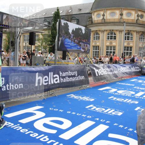 29.06.2025 - hella hamburg halbmarathon Michael Strokosch http://msf.ph/oto/8462102 29.06.2025 10:33:08 Ziel 6473, 11169, 14276, 17802 meine-sportfotos.de
