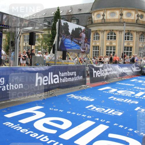 29.06.2025 - hella hamburg halbmarathon Michael Strokosch http://msf.ph/oto/8462163 29.06.2025 10:33:09 Ziel 1910, 6473, 11169, 14276, 17802 meine-sportfotos.de