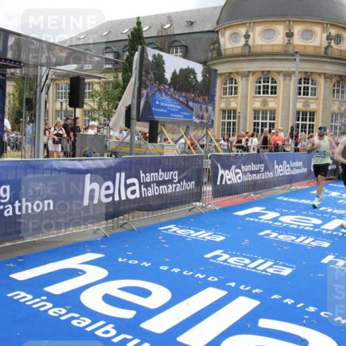 29.06.2025 - hella hamburg halbmarathon Michael Strokosch http://msf.ph/oto/8462312 29.06.2025 10:33:11 Ziel 1910, 6473, 14276, 17802 meine-sportfotos.de