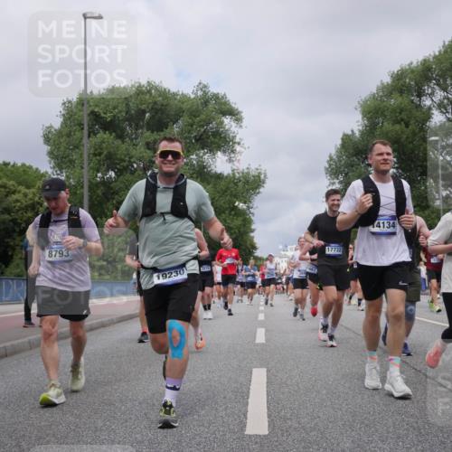 29.06.2025 - hella hamburg halbmarathon Luisa Fischer http://msf.ph/oto/8462477 29.06.2025 10:39:45 Kennedybrücke 8793, 19230, 2870, 5667, 17732, 4134, 1815, 14133, 1008, 1010, 1224, 3401, 3699, 4245, 5171, 5540, 5809, 6184, 6417, 8581, 9432, 10487, 10531, 10577 meine-sportfotos.de