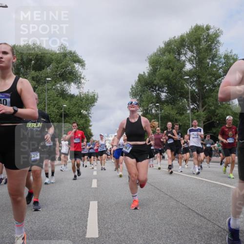 29.06.2025 - hella hamburg halbmarathon Luisa Fischer http://msf.ph/oto/8462520 29.06.2025 10:39:47 Kennedybrücke 5540, 125, 11672, 667, 8581, 13679, 18152, 16461, 1008, 1010, 3401, 3699, 4245, 5171, 5540, 5809, 6184, 6417, 7632, 8581, 9432, 9806, 10487, 10531, 10577 meine-sportfotos.de