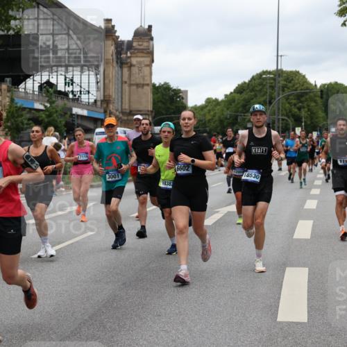 29.06.2025 - hella hamburg halbmarathon Yannick Fuchs http://msf.ph/oto/8462533 29.06.2025 10:56:52 20KM 1114, 1126, 1194, 1212, 1420, 1427, 1531, 1674, 1851, 1881, 2447, 2582, 2683, 2911, 3001, 3182, 3248, 3625, 3740, 4389, 4511, 4538, 5708, 5763, 6311, 6602, 6966, 7453, 7869, 8068, 8176, 8721, 8730, 9306, 11180, 11310, 12004, 12008, 12286, 12571, 12836, 12978, 13739, 13874, 13939, 14348, 14677, 14917, 16420, 16540, 17045, 17096, 17119, 17142, 17818, 18382, 18530, 18999 meine-sportfotos.de