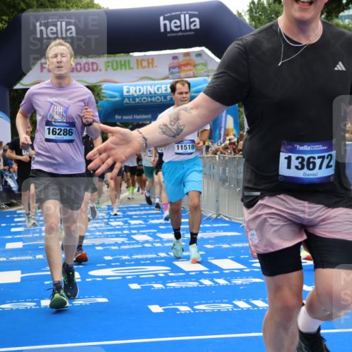 29.06.2025 - hella hamburg halbmarathon Strokosch-Dieckow http://msf.ph/oto/8462534 29.06.2025 10:47:16 Ziel 2274, 2623, 2864, 5024, 6134, 6168, 6203, 6373, 6716, 7480, 10208, 10211, 10423, 11077, 11491, 11518, 13007, 13672, 13782, 14722, 15611, 16089, 16286, 17718, 17915, 18856 meine-sportfotos.de