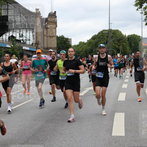 29.06.2025 - hella hamburg halbmarathon Yannick Fuchs http://msf.ph/oto/8462552 29.06.2025 10:56:52 20KM 1114, 1126, 1194, 1212, 1420, 1427, 1531, 1674, 1851, 1881, 2447, 2582, 2683, 2911, 3001, 3182, 3248, 3625, 3740, 4389, 4511, 4538, 5708, 5763, 6311, 6602, 6966, 7453, 7869, 8068, 8176, 8721, 8730, 9306, 11180, 11310, 12004, 12008, 12286, 12571, 12836, 12978, 13739, 13874, 13939, 14348, 14677, 14917, 16420, 16540, 17045, 17096, 17119, 17142, 17818, 18382, 18530, 18999 meine-sportfotos.de