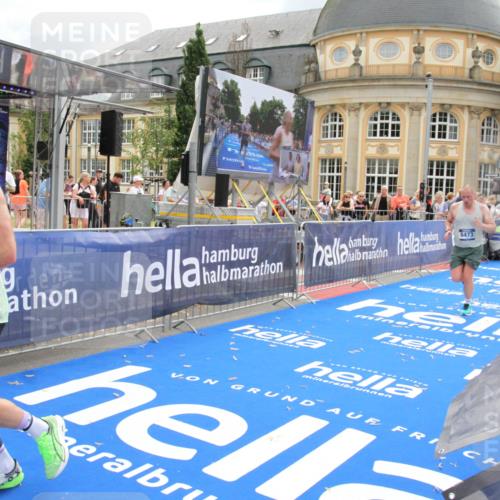 29.06.2025 - hella hamburg halbmarathon Michael Strokosch http://msf.ph/oto/8462559 29.06.2025 10:33:13 Ziel 1910, 6473, 14276, 17802 meine-sportfotos.de