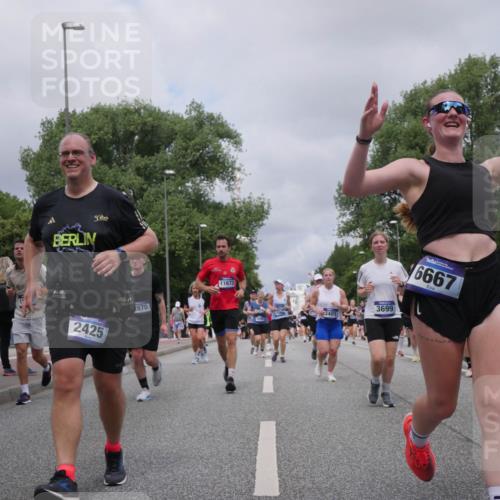 29.06.2025 - hella hamburg halbmarathon Luisa Fischer http://msf.ph/oto/8462560 29.06.2025 10:39:48 Kennedybrücke 50, 2425, 2870, 11672, 3401, 3699, 6667, 13679, 17331, 1008, 1010, 3401, 3699, 4245, 5540, 5809, 6184, 6417, 7632, 8581, 9432, 9806, 10487, 10531, 10577 meine-sportfotos.de