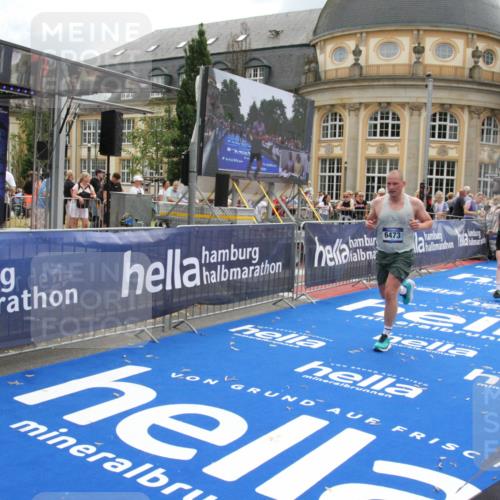 29.06.2025 - hella hamburg halbmarathon Michael Strokosch http://msf.ph/oto/8462599 29.06.2025 10:33:14 Ziel 1910, 6473, 14167, 14276, 17175, 17802 meine-sportfotos.de