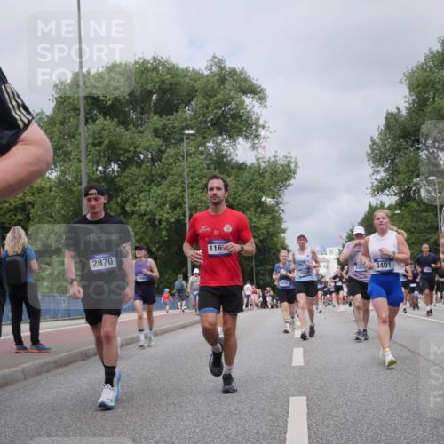 29.06.2025 - hella hamburg halbmarathon Luisa Fischer http://msf.ph/oto/8462602 29.06.2025 10:39:49 Kennedybrücke 2870, 17943, 22, 1167, 1008, 1010, 3401, 3699, 1008, 1010, 3401, 3699, 4245, 5540, 5809, 6184, 6359, 6417, 7632, 8581, 9432, 9806, 10487, 10531, 10577 meine-sportfotos.de