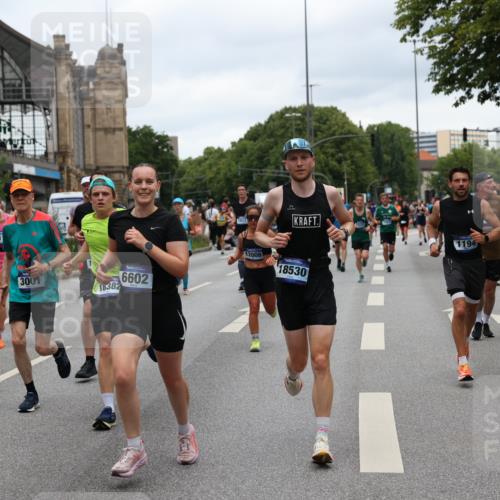 29.06.2025 - hella hamburg halbmarathon Yannick Fuchs http://msf.ph/oto/8462684 29.06.2025 10:56:53 20KM 1114, 1126, 1194, 1212, 1420, 1427, 1531, 1674, 1851, 1881, 2447, 2582, 2683, 2911, 3001, 3182, 3248, 3625, 3740, 4389, 4511, 4538, 5653, 5708, 5763, 6311, 6602, 6966, 7453, 8068, 8176, 8721, 8730, 9306, 9554, 11310, 12004, 12008, 12286, 12571, 12836, 12978, 13739, 13874, 13939, 14348, 14677, 14917, 16420, 16540, 17045, 17096, 17119, 17142, 17818, 18382, 18530, 18999, 19241 meine-sportfotos.de