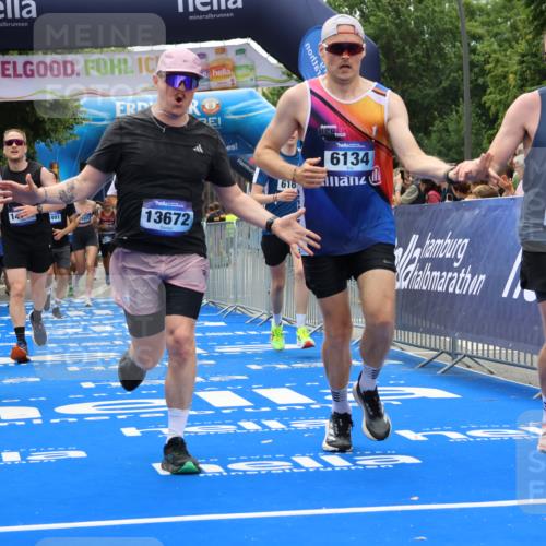 29.06.2025 - hella hamburg halbmarathon Strokosch-Dieckow http://msf.ph/oto/8462744 29.06.2025 10:47:15 Ziel 2623, 2864, 5024, 6134, 6168, 6203, 6373, 6716, 7480, 10208, 10211, 11491, 11518, 13007, 13672, 13782, 14722, 15611, 16089, 16286, 17718, 17915, 18856 meine-sportfotos.de