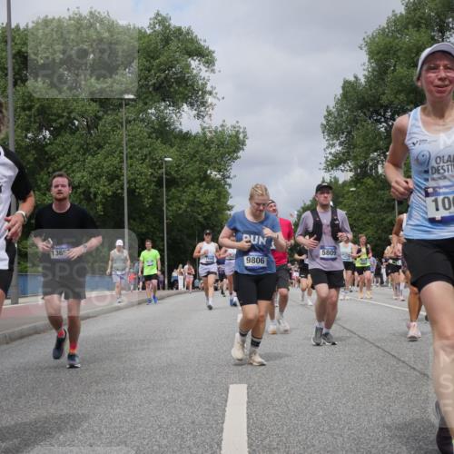 29.06.2025 - hella hamburg halbmarathon Luisa Fischer http://msf.ph/oto/8462745 29.06.2025 10:39:53 Kennedybrücke 1234, 1365, 15805, 1622, 9806, 5809, 1008, 12605, 1008, 1010, 3401, 3895, 4245, 5789, 5809, 6184, 6359, 7632, 8581, 9432, 9806, 10123, 10487, 10577 meine-sportfotos.de