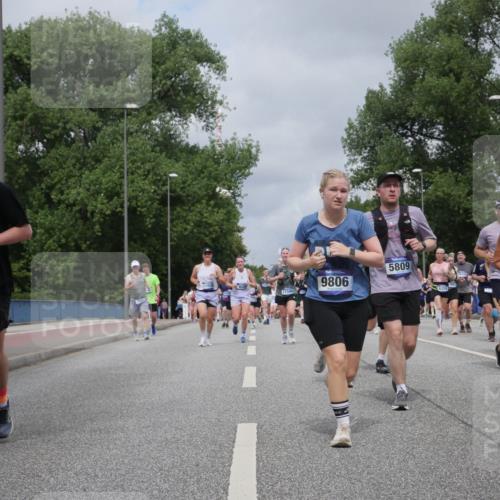 29.06.2025 - hella hamburg halbmarathon Luisa Fischer http://msf.ph/oto/8462768 29.06.2025 10:39:54 Kennedybrücke 13657, 5809, 15805, 9806, 17349, 10123, 15568, 1008, 1010, 3401, 3895, 4245, 5789, 5809, 6184, 6359, 7632, 7773, 9432, 9806, 10123, 10487, 10577 meine-sportfotos.de
